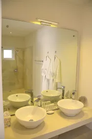 CASA-22 Luxury Boutique Hotel - Bathroom