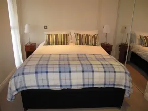 Churchill Apartments - Room