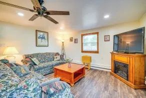 Pet-friendly Little Egg Harbor Home w/ Fenced Yard - Intérieur