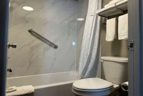 Super 8 by Wyndham Monroe - Salle de bain