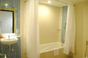 La Asiana Express Hotel - Essbereich im Zimmer