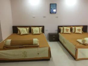 B Stay Hotel - Room