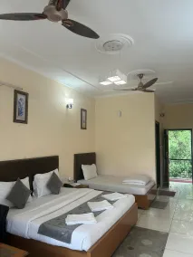 Hotel Maya Regency Bhimtal - Chambre