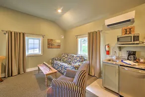 2 Mi to Branson Strip: Cozy Cottage w/ Fire Pit! - Interior