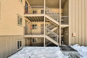 Mtn-View Condo ~ 3 Mi to Dtwn Steamboat Springs! - Intérieur