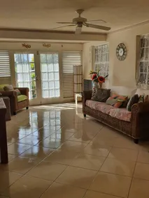 Beautiful Apartment Across The Road From The Beach - Stue