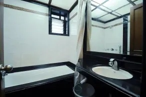 Hotel Dwaraka Residency - Bathroom