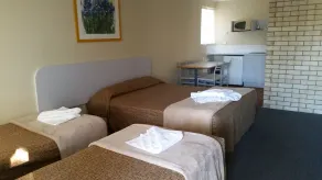 Ocean Parade Motel - Room