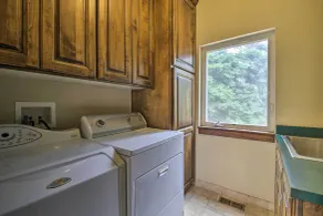 Incredible Lake Arrowhead Home w/ Views & Decks! - Interiør