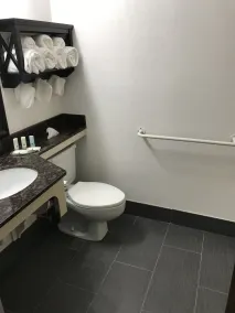Quality Inn Cromwell / Middletown - Badezimmer