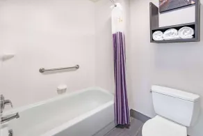 La Quinta Inn & Suites by Wyndham Norfolk - Salle de bain