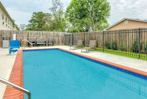 Days Inn by Wyndham Zachary LA - Piscine