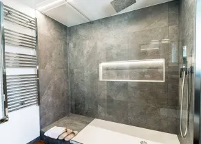 Unique Vacation Rental in Losone - Badrum