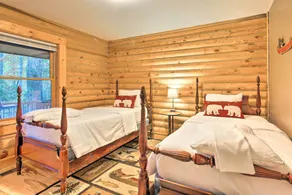 Cedar Mountain Log Cabin: 4 Mi Dupont State Forest - Rom