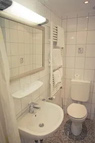 Hotel Weinhaus Weis - Bathroom