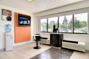 Motel 6-Middleburg Heights, OH - Cleveland - Hall