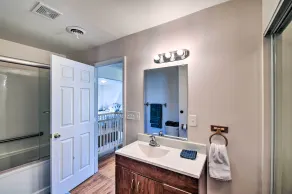 Spacious Chesapeake Home w/ Pool Table! - Innvendig