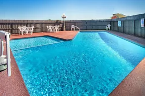 Days Inn by Wyndham Waco Near Downtown University - Piscine