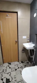 PubliQ Luxury Stays KPHB - Bathroom