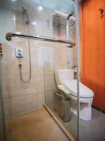 Ramada Plaza Shanghai Pudong Airport - Bathroom