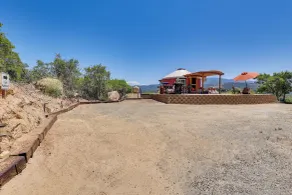 Mystical Mongolian Yurt in Fallbrook w/ Views! - Interiör