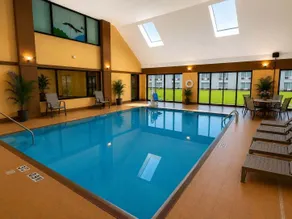 Holiday Lodge Hotel and Conference Center - Piscine