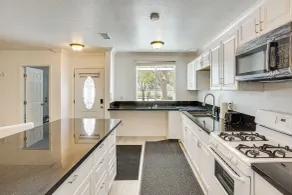 Between LA & Orange County: Quiet Getaway w/ Patio - Innvendig