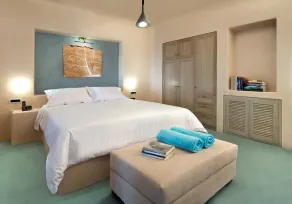 Voreina Gallery Suites - Chambre