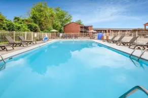 Super 8 by Wyndham Sandusky - Piscine