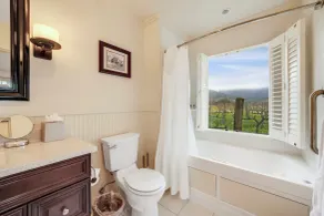 Villa avec piscine, jardin et internet haut débit | Vue montagne - Salle de bain