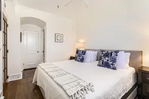 Palm Beach Hotel with Juliette Balconies! 2 blocks from beach! Historic Landmark - Chambre