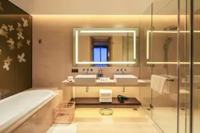 Hilton Garden Inn Ningbo - Bathroom