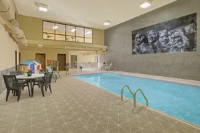 Rushmore Express & Suites - Piscine