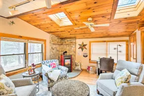 Berkshires Getaway < 1 Mi Skiing & Hiking! - Interiør