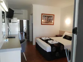 Gladstone Motel - Room