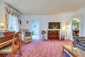 Pet-friendly Franklinville Farmhouse w/ Sunroom! - Innvendig