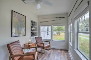 Tampa Bay Area Cottage w/ Gas Grill and Fire Pit! - Intérieur