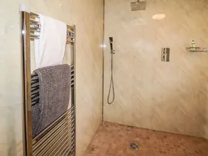 Lee House Cottage - Bathroom