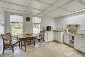 Explore Coastal Maine! Cozy Apt w/ Yard & Garden - Innenbereich