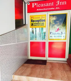 Pleasant Inn - Interior entrance
