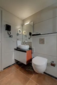 Hotel Hari Govindas Mysore - Explore the Heart of Mysore - Bathroom