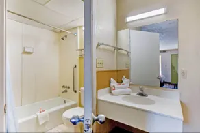OYO Hotel Pensacola I-10 & Hwy 29 - Salle de bain