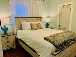 Cozy Bungalow in Downtown Loveland w/Free Bikes! - Zimmer