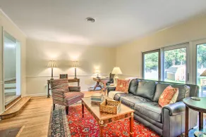 Near Philly & PGA Champ! Inviting Home w/ Yard - Interior