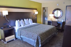 Days Inn by Wyndham Carlsbad - Vue de la chambre