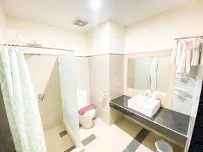 Transformer Center Hotel - Bathroom