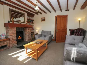 Shipwreck Cottage - Living area