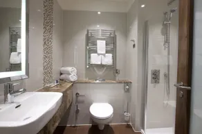 Wivenhoe House Hotel - Bathroom