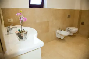 Ave, Alba! - Bathroom