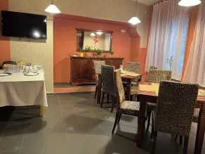 Almond - Restaurant